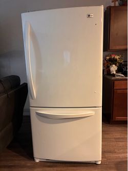 LG REFRIGERATOR $160