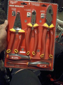 Milwalkeee electrical kit cheap