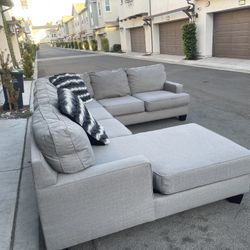 Huge Light Grey Sectional Couch From Mor Furniture In Excellent Condition - FREE DELIVERY 🚛
