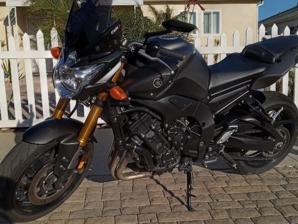 2012 YAMAHA FZ08 BLACK KNIGHT NAKED STREET FIGHTER. NEVER BEEN DOWN!!! GREAT COMMUTER & GAS SAVER