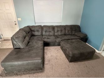Awesome couch- no pets no smell- too big for the space IT’S AVAILABLE