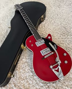 Gretsch G6131T-TVP Power Jet Firebird electric guitar and case