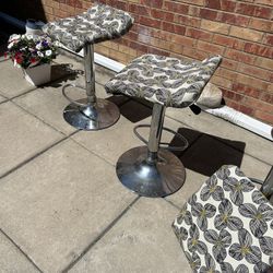3 bar stools