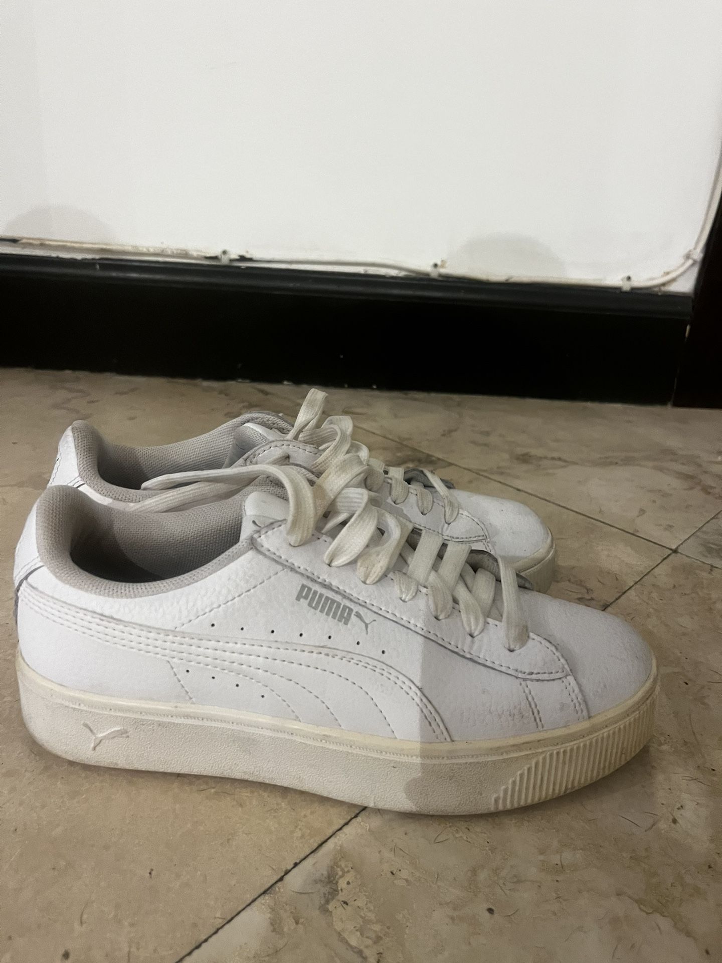 Puma White Sneakers Size 6,5