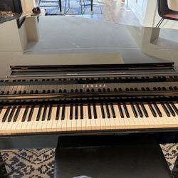 Yamaha Clavinova CLP-565GP Digital Grand Piano-Polished Ebony