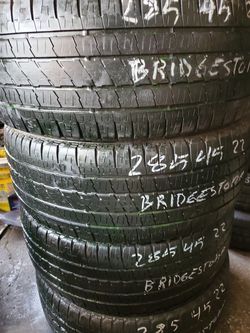 4 Used Tires 285 45 22 BRIDGESTONE  Thumbnail
