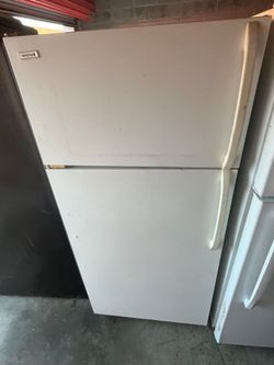 Frigidaire Top freezer refrigerator white