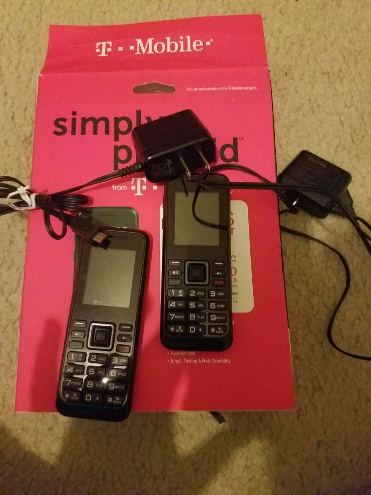 2 T-Mobile prepaid basic phones Kyocera Rally