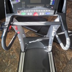TRUE 550 Treadmill Gym Quality