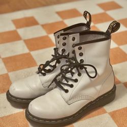 doc marten boots women’s 6 / eu 37 white