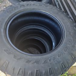 4 Goodyear Wrangler  275 65 18