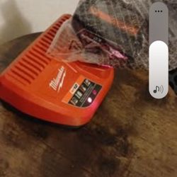 Milwaukee Charger & M12 RED LITHIUM  xc 4.0 Battery