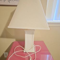 Lamp W/lightbulb