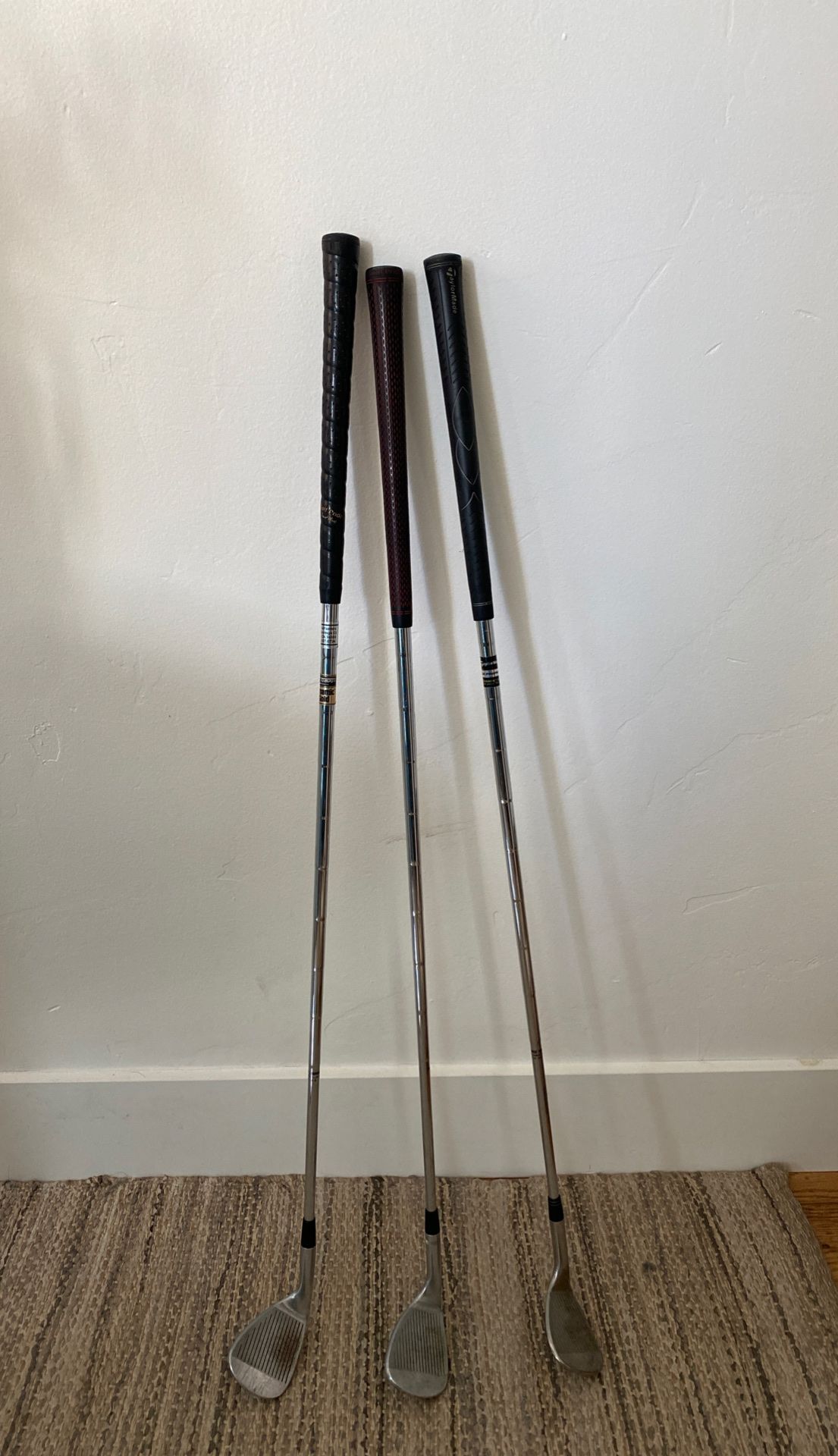 Golf clubs (51, 54, 58)