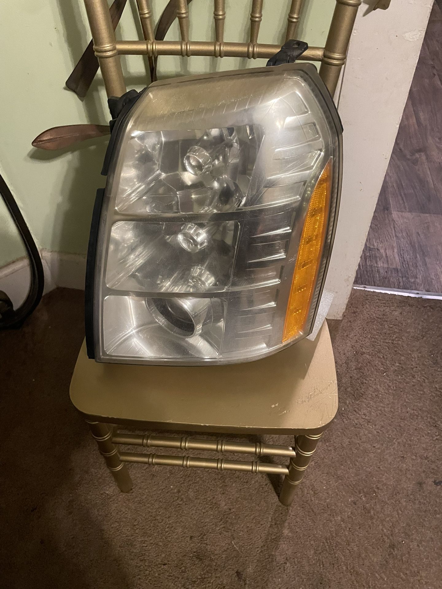 2010 Cadillac Escalade Headlight