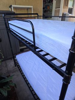Twin bunk bed with mattresses