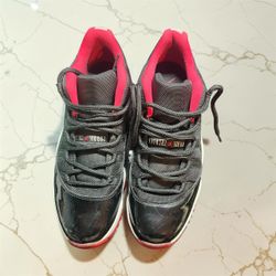 Air Jordan 11 Bred Sneakers