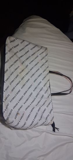 Victoria secret logo 
Signature Black & White tote bag w/ Pink Hearts
Zipper Closure  23"x13"