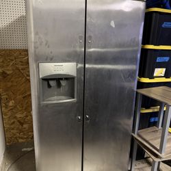Frigidaire refrigerator, fridge, Freezer 