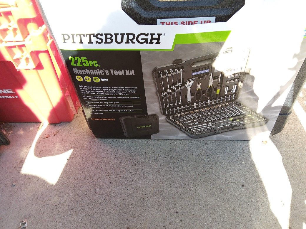 Pittsburgh 225pc Mechanical Tool Set