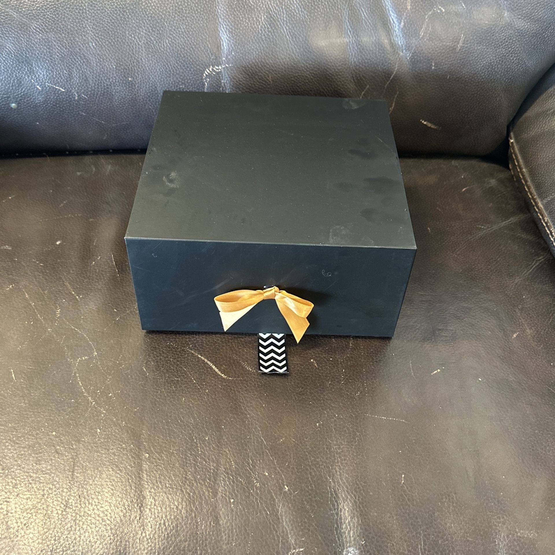 Gift box. Very good quality with magnetic lock.