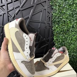 aj1 Nike Air jordan 1 low travis Scott Reverse mocha Size 7,7.5,8,8.5,9,9.5,10,10.5,11,12 