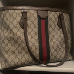 Gucci Medium tote Handbag *AUTHENTIC**