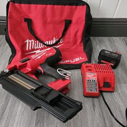 (LOWEST SELL PRICE) Milwaukee M18 - 21° Framing Nailer With Battery And Charger Includes Bag