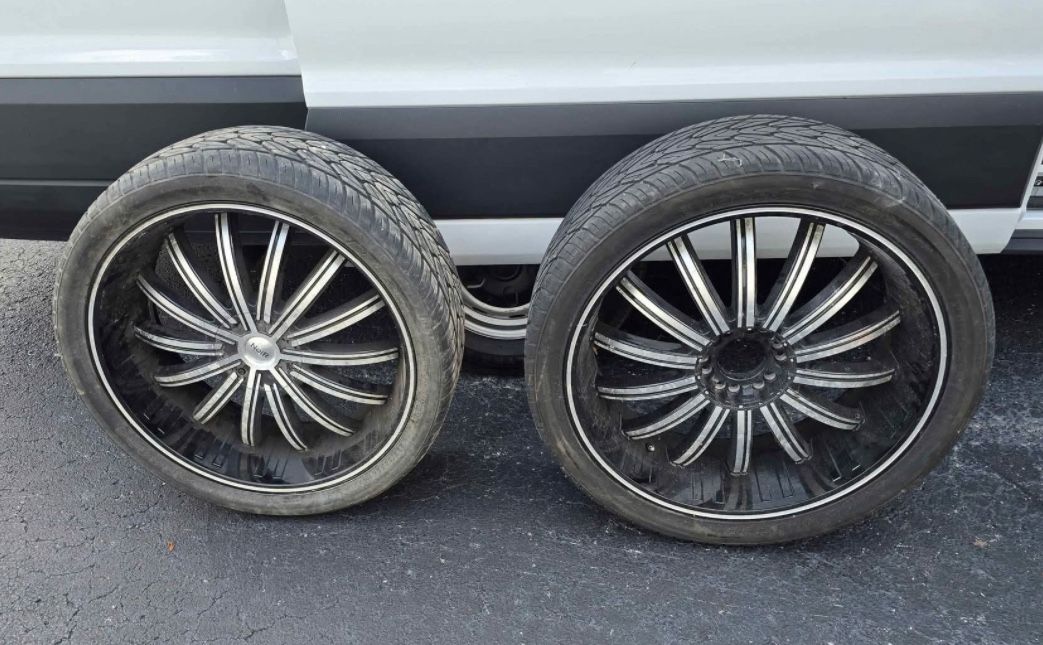 Two Ríos 24 -tires 295/35 24