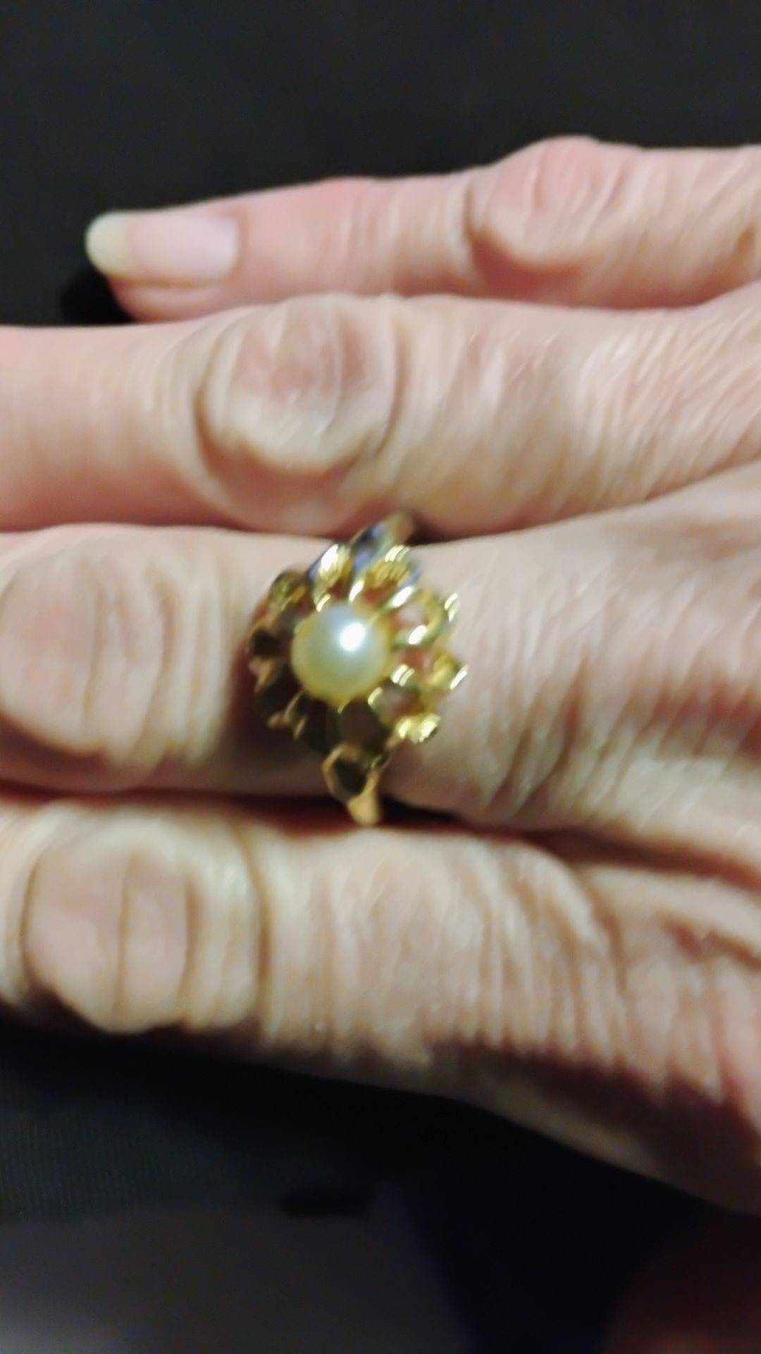 Vintage Avon Gold Tone Pearl Sunburst Ring Size 8