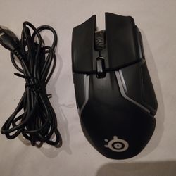  SteelSeries Rival 650 is a high-performance wireless gaming mouse featuring 1ms "Quantum Wireless"