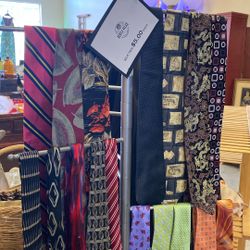 Vintage Men’s Dress Ties In Excellent Condition $5