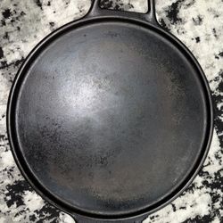 Lodge BOLD 14 Inch Seasoned Cast Iron Pizza Pan, Design-Forward Cookware