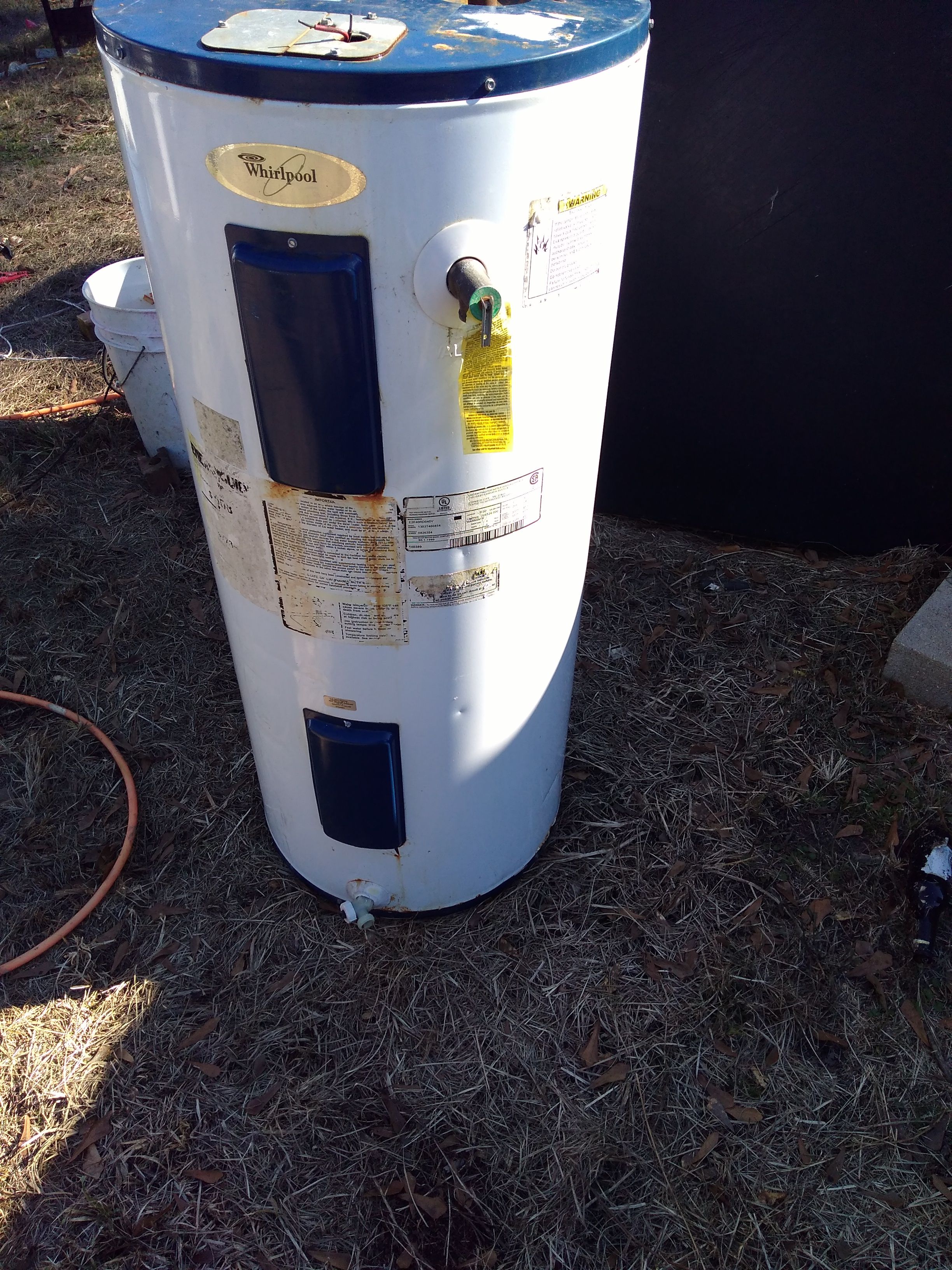 Whirlpool 50 gallon electric water heater for Sale in Walker, LA - OfferUp
