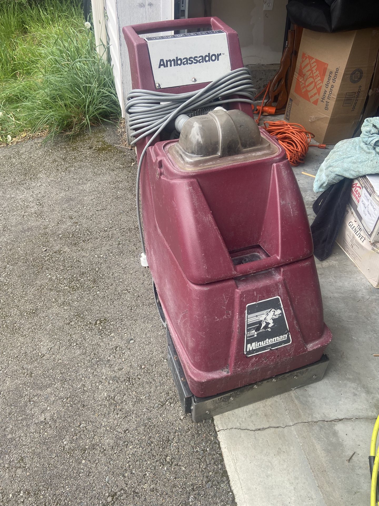 Minuteman Ambassador Carpet Extractor