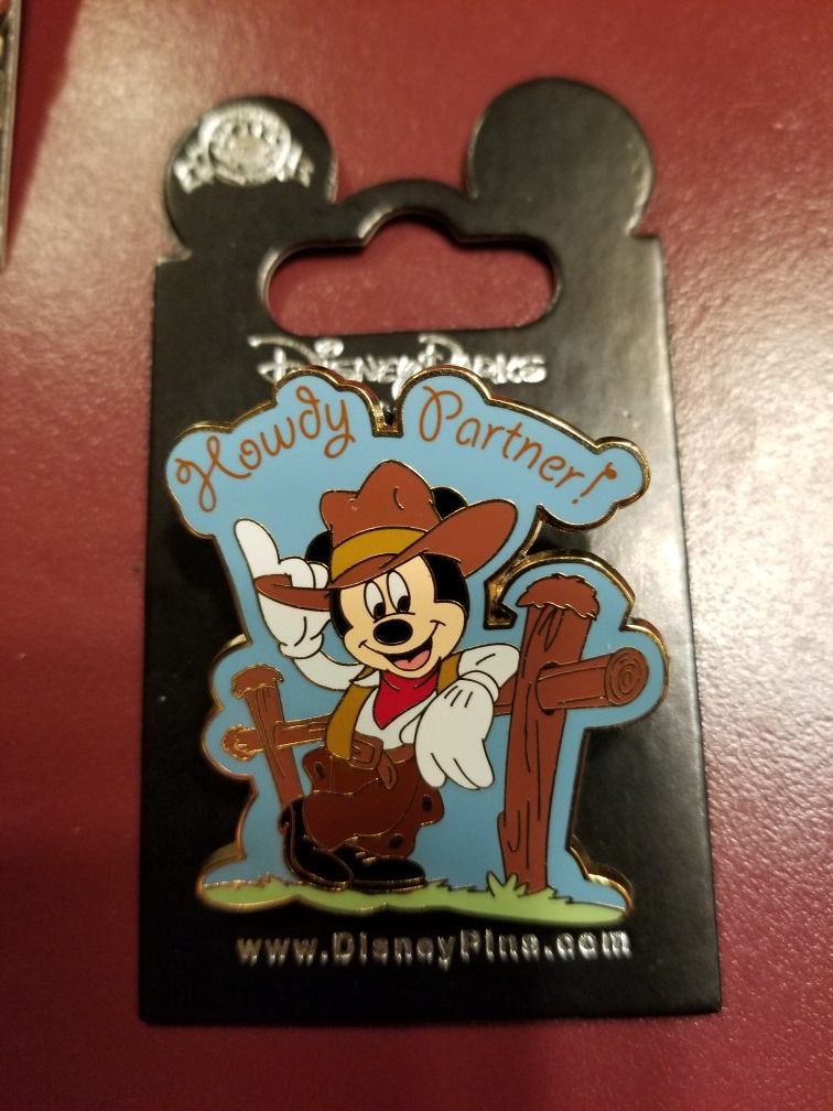 Disney Pin "HOWDY PARTNER" MICKEY MOUSE PIN