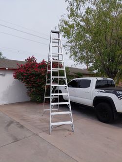 12 FT KELLER ALUMINUM LADDER