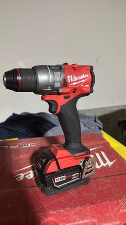 Milwaukee M18 FUEL Hammer Drill with Battery
