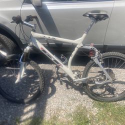 GT LTS 2000 Mountain Bike With Front And Rear Suspension 