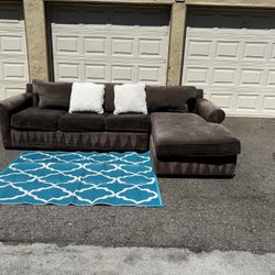 GRAY SECTIONAL COUCH W/ FREE DELIVERY 