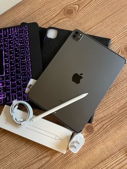 Apple iPad Pro 11 (2nd Generation/ Face ID) 128GB WiFi + cellular unlocked  With  Keyboard and Pencil