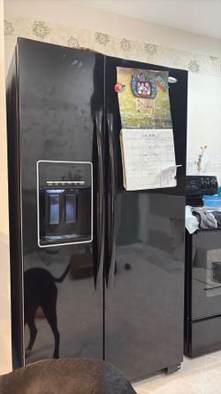 Whirlpool Gold refrigerator Black
