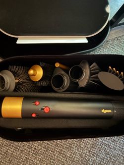 PENDING NEW Dyson Airwrap with accessories