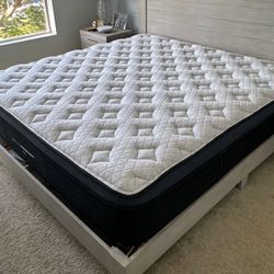 King Helix Luxe Midnight Mattress
 GlacioTex + CoolForce Layer