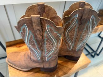 Woman’s Ariat Western Boots size 6
