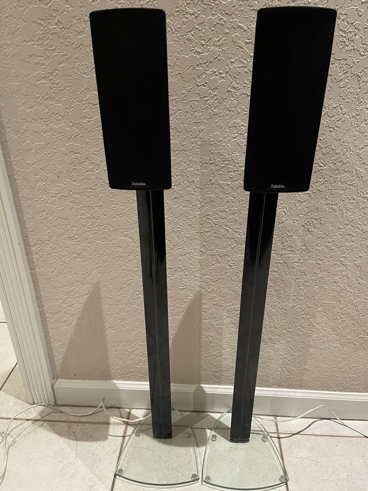 Definitive Technology Mythos Gem 200W/Ch speakers With Stands