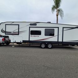 RV TRAILER