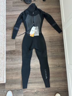 Roxy Wet Suit - Brand New - size 6