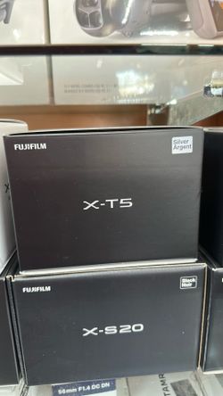 Fujifilm x-T5 silver body only