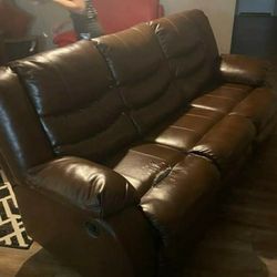 Leather Duel  Recliner Couch Very Comfortable  Good Condition Works  Great  Can Deliver Okc 30